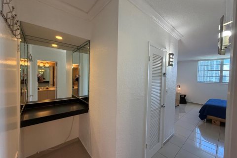 Condo in Sunny Isles Beach, Florida, 1 bedroom  № 2262012 - photo 29