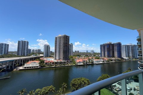 Condo in Sunny Isles Beach, Florida, 1 bedroom  № 2262012 - photo 3