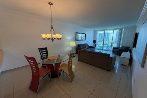 Condo in Sunny Isles Beach, Florida, 1 bedroom  № 2262012 - photo 12