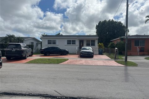 Villa ou maison à Miami, Floride 4 chambres № 2153467