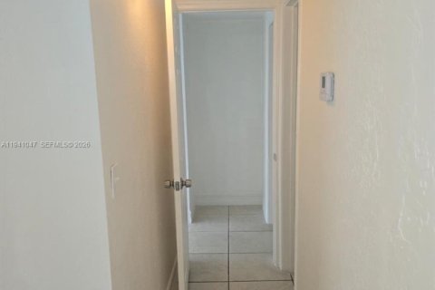 Appartement à louer à Hollywood, Floride: 1 chambre № 1998097 - photo 6