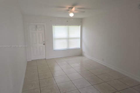 Appartement à louer à Hollywood, Floride: 1 chambre № 1998097 - photo 5