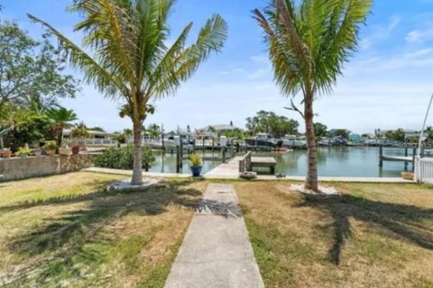 House in Madeira Beach, Florida 2 bedrooms, 76.83 sq.m. № 1917942 - photo 1
