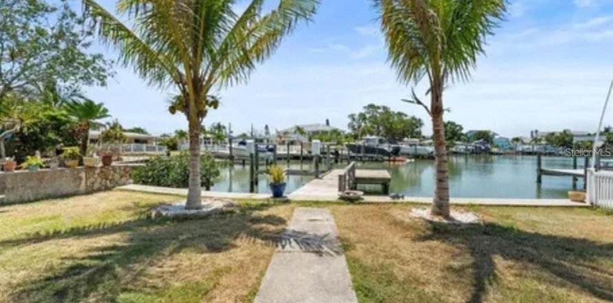 House in Madeira Beach, Florida 2 bedrooms, 76.83 sq.m. № 1917942