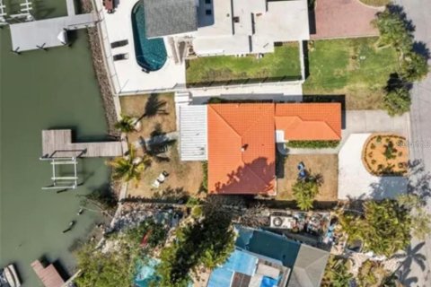 House in Madeira Beach, Florida 2 bedrooms, 76.83 sq.m. № 1917942 - photo 2