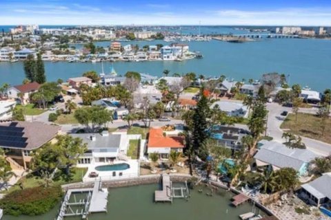 House in Madeira Beach, Florida 2 bedrooms, 76.83 sq.m. № 1917942 - photo 3