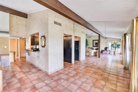 Condo in Altamonte Springs, Florida, 2 bedrooms № 2198782 - photo 9