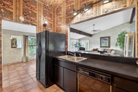Condo in Altamonte Springs, Florida, 2 bedrooms № 2198782 - photo 13
