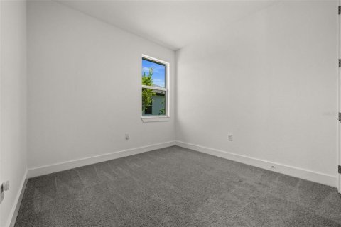 House in Punta Gorda, Florida 3 bedrooms, 178.47 sq.m. № 2259484 - photo 24