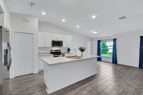 Casa en venta en Cape Coral, Florida, 4 dormitorios, 153.29 m2 № 1907830 - foto 11
