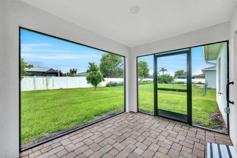 Casa en venta en Cape Coral, Florida, 4 dormitorios, 153.29 m2 № 1907830 - foto 4