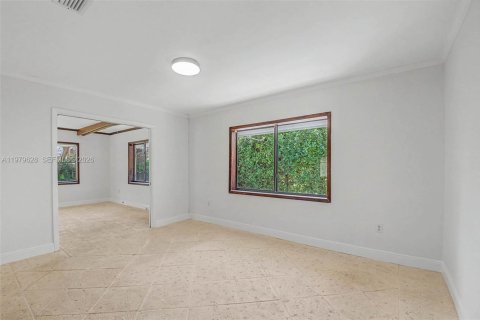 House in Miami, Florida 4 bedrooms, 253.62 sq.m. № 2045325 - photo 15