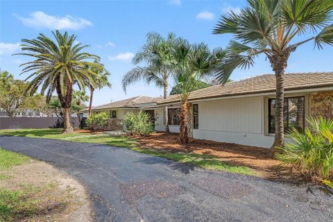 House in Miami, Florida 4 bedrooms, 253.62 sq.m. № 2045325 - photo 5