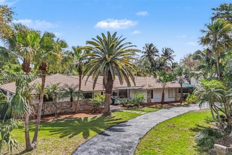 House in Miami, Florida 4 bedrooms, 253.62 sq.m. № 2045325