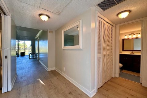 Condo in Pompano Beach, Florida, 1 bedroom  № 1953402 - photo 19