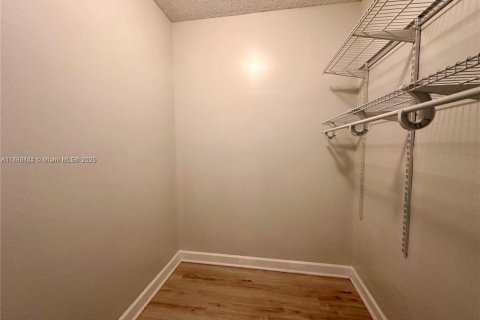Condo in Pompano Beach, Florida, 1 bedroom  № 1953402 - photo 2