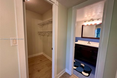 Condo in Pompano Beach, Florida, 1 bedroom  № 1953402 - photo 4
