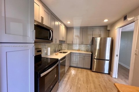Condo in Pompano Beach, Florida, 1 bedroom  № 1953402 - photo 17