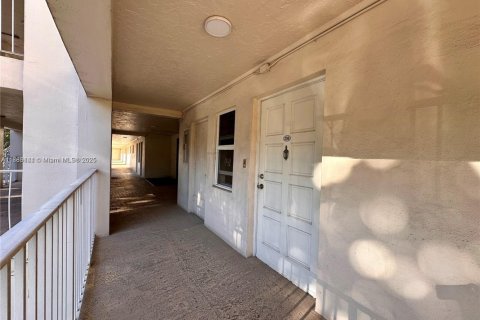 Condo in Pompano Beach, Florida, 1 bedroom  № 1953402 - photo 21