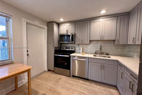 Condo in Pompano Beach, Florida, 1 bedroom  № 1953402 - photo 15