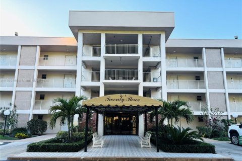 Condo in Pompano Beach, Florida, 1 bedroom  № 1953402 - photo 1
