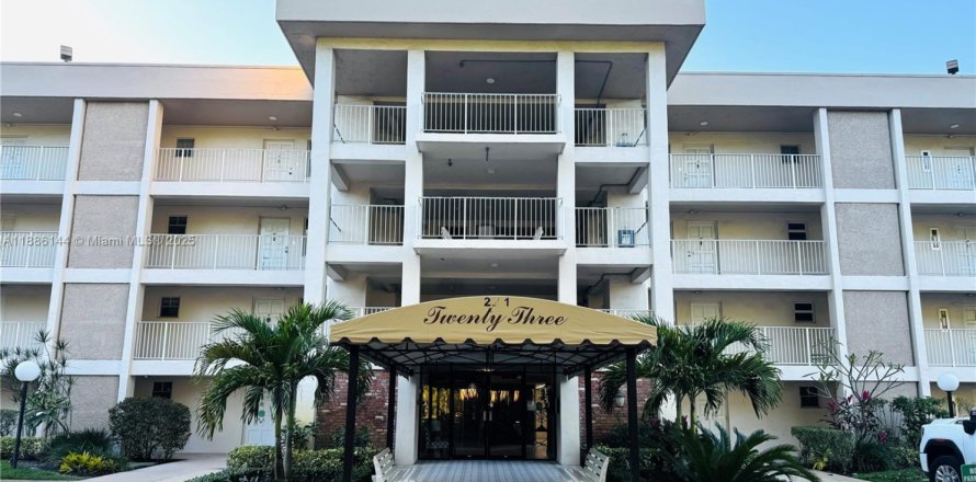 Condo in Pompano Beach, Florida, 1 bedroom  № 1953402