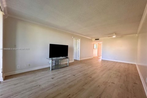 Condo in Pompano Beach, Florida, 1 bedroom  № 1953402 - photo 13