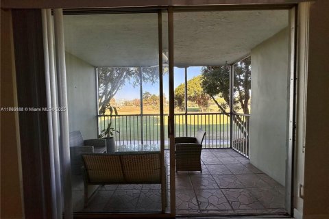 Condo in Pompano Beach, Florida, 1 bedroom  № 1953402 - photo 12