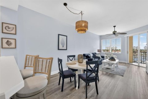 Condo in Punta Gorda, Florida, 2 bedrooms  № 2099436 - photo 9
