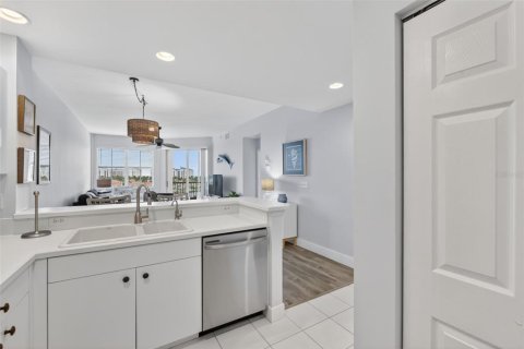 Condo in Punta Gorda, Florida, 2 bedrooms  № 2099436 - photo 13
