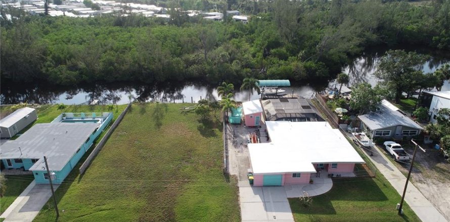 Villa ou maison à Punta Gorda, Floride 3 chambres, 157.47 m2 № 2218436
