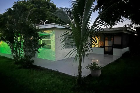 Casa en venta en Tamarac, Florida, 2 dormitorios, 151.34 m2 № 2176580 - foto 4