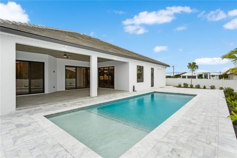 House in Cape Coral, Florida 3 bedrooms, 224.45 sq.m. № 1528173 - photo 25