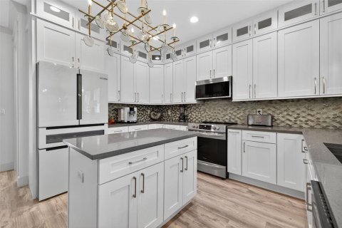 Villa ou maison à louer à Tampa, Floride: 3 chambres, 162.3 m2 № 1910140 - photo 11