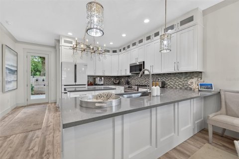 Villa ou maison à louer à Tampa, Floride: 3 chambres, 162.3 m2 № 1910140 - photo 10