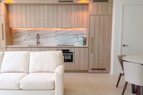Condo in Miami, Florida, 1 bedroom  № 2087130 - photo 11