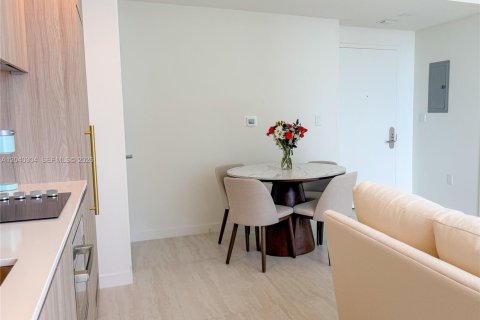 Condo in Miami, Florida, 1 bedroom  № 2087130 - photo 18