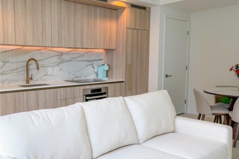 Condo in Miami, Florida, 1 bedroom  № 2087130 - photo 16