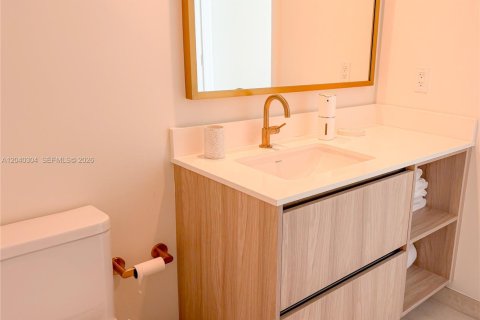 Condo in Miami, Florida, 1 bedroom  № 2087130 - photo 24