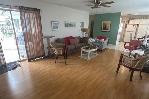 House in Hollywood, Florida 3 bedrooms, 106.84 sq.m. № 1963550 - photo 3