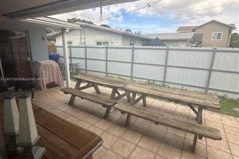 House in Hollywood, Florida 3 bedrooms, 106.84 sq.m. № 1963550 - photo 14