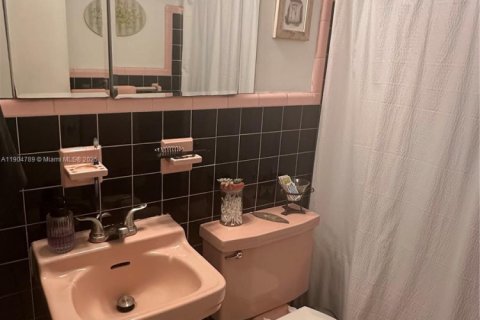 House in Hollywood, Florida 3 bedrooms, 106.84 sq.m. № 1963550 - photo 11