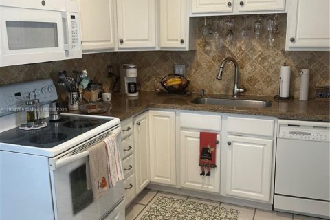 House in Hollywood, Florida 3 bedrooms, 106.84 sq.m. № 1963550 - photo 5