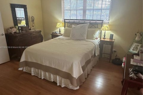 House in Hollywood, Florida 3 bedrooms, 106.84 sq.m. № 1963550 - photo 8