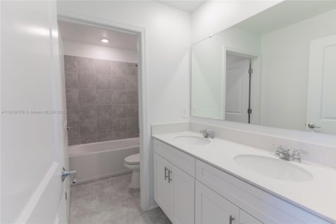 House in Winter Haven, Florida 5 bedrooms, 205.78 sq.m. № 1770577 - photo 30