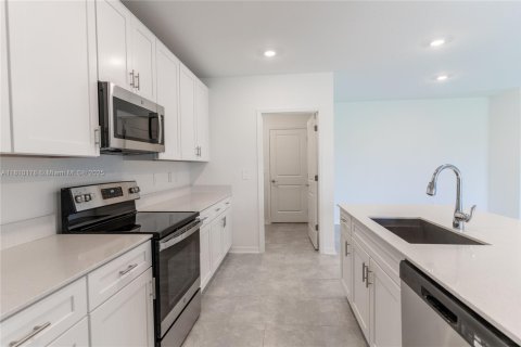 House in Winter Haven, Florida 5 bedrooms, 205.78 sq.m. № 1770577 - photo 11