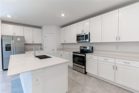 House in Winter Haven, Florida 5 bedrooms, 205.78 sq.m. № 1770577 - photo 9