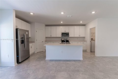 House in Winter Haven, Florida 5 bedrooms, 205.78 sq.m. № 1770577 - photo 8