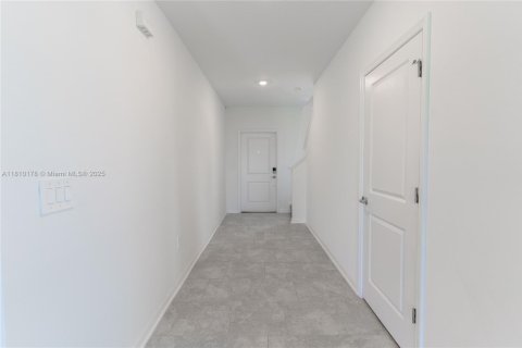 House in Winter Haven, Florida 5 bedrooms, 205.78 sq.m. № 1770577 - photo 6