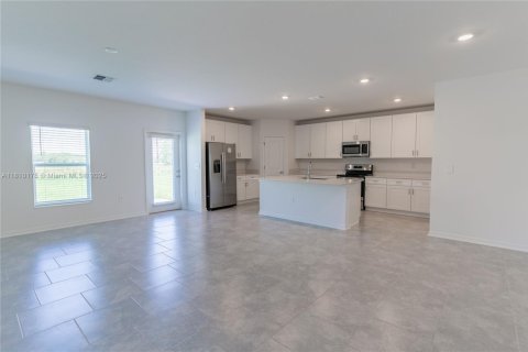 House in Winter Haven, Florida 5 bedrooms, 205.78 sq.m. № 1770577 - photo 7